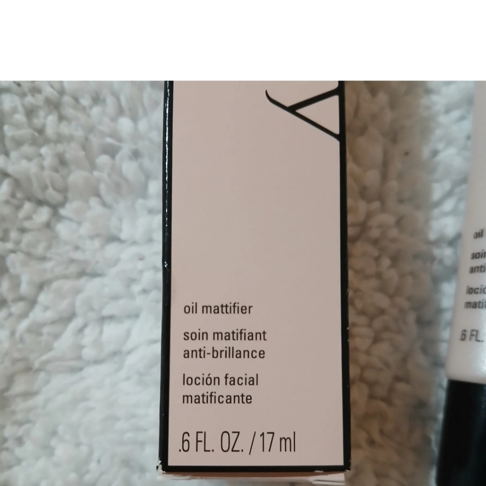 Mary Kay Oil Mattifier Oily Skin Full Size .6oz NEW - Picture 2 of 4